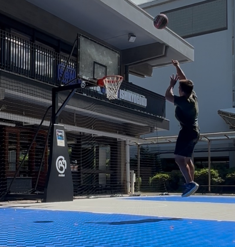 Outdoor basketball hoop